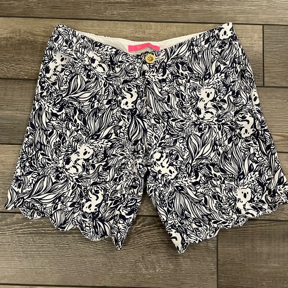 Lilly Pulitzer Navy and White Scalloped Shorts - Picture 2 of 7